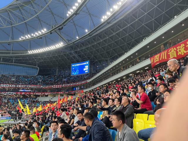 关于热烈的比赛现场让球迷热血沸腾的信息