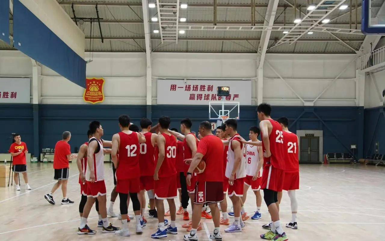 西亚卡姆重返赛场，反败为胜首场状态出色，老鹰观众沸腾！